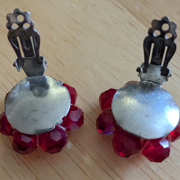 Elegant Red Crystal Cluster Earrings - Picture 3 of 6